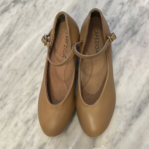 Capezio Big Girl's Jr. Footlight Style # 550 Caramel Character Dance Shoes 4.5